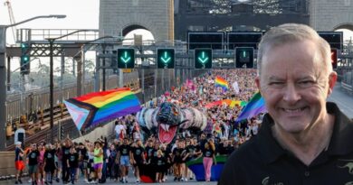 Thủ tướng Úc cùng 50K người Diễn hành Pride qua Harbour Bridge