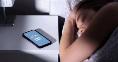 Đặt điện thoại di động bao xa khi ngủ để không bị ảnh hưởng bởi bức xạ?