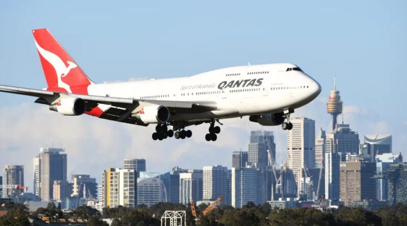 Úc yêu cầu Qantas chi trả $170,000 bồi thường 3 nhân viên bị sa thải