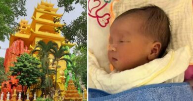 Bé trai kháu khỉnh bị bỏ rơi trong chùa ở TPHCM