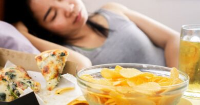 Vì sao vừa ăn xong đã buồn ngủ?