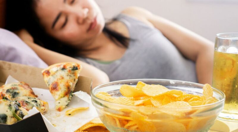 Vì sao vừa ăn xong đã buồn ngủ?