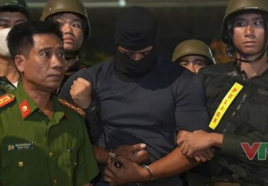 2 nghi phạm bắn chết người Úc khai làm theo lệnh ‘ông chủ’; nhập cảnh vào Việt Nam bằng hộ chiếu và tên giả 2 nghi phạm bắn chết người Úc khai làm theo lệnh ‘ông chủ’; nhập cảnh vào Việt Nam bằng hộ chiếu và tên giả