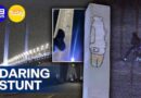VIDEO: Cảnh sát Melbourne bắt giữ nam thanh niên vẽ graffiti trên tháp cầu cao 140m