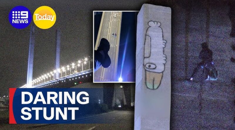 VIDEO: Cảnh sát Melbourne bắt giữ nam thanh niên vẽ graffiti trên tháp cầu cao 140m VIDEO: Cảnh sát Melbourne bắt giữ nam thanh niên vẽ graffiti trên tháp cầu cao 140m