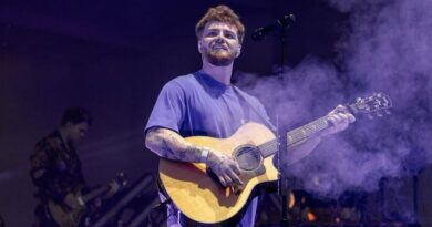 Alex Warren hủy show vì bệnh nằm liệt giường Alex Warren hủy show vì bệnh nằm liệt giường