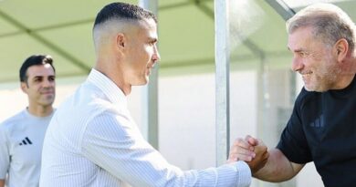 Ronaldo chào ra mắt tân HLV Úc Ange Postecoglou