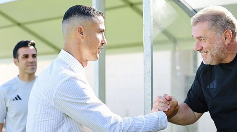 Ronaldo chào ra mắt tân HLV Úc Ange Postecoglou